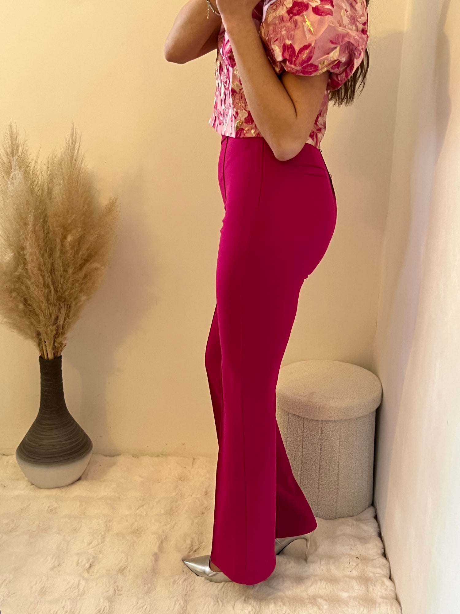 Pantalone a zampa fucsia