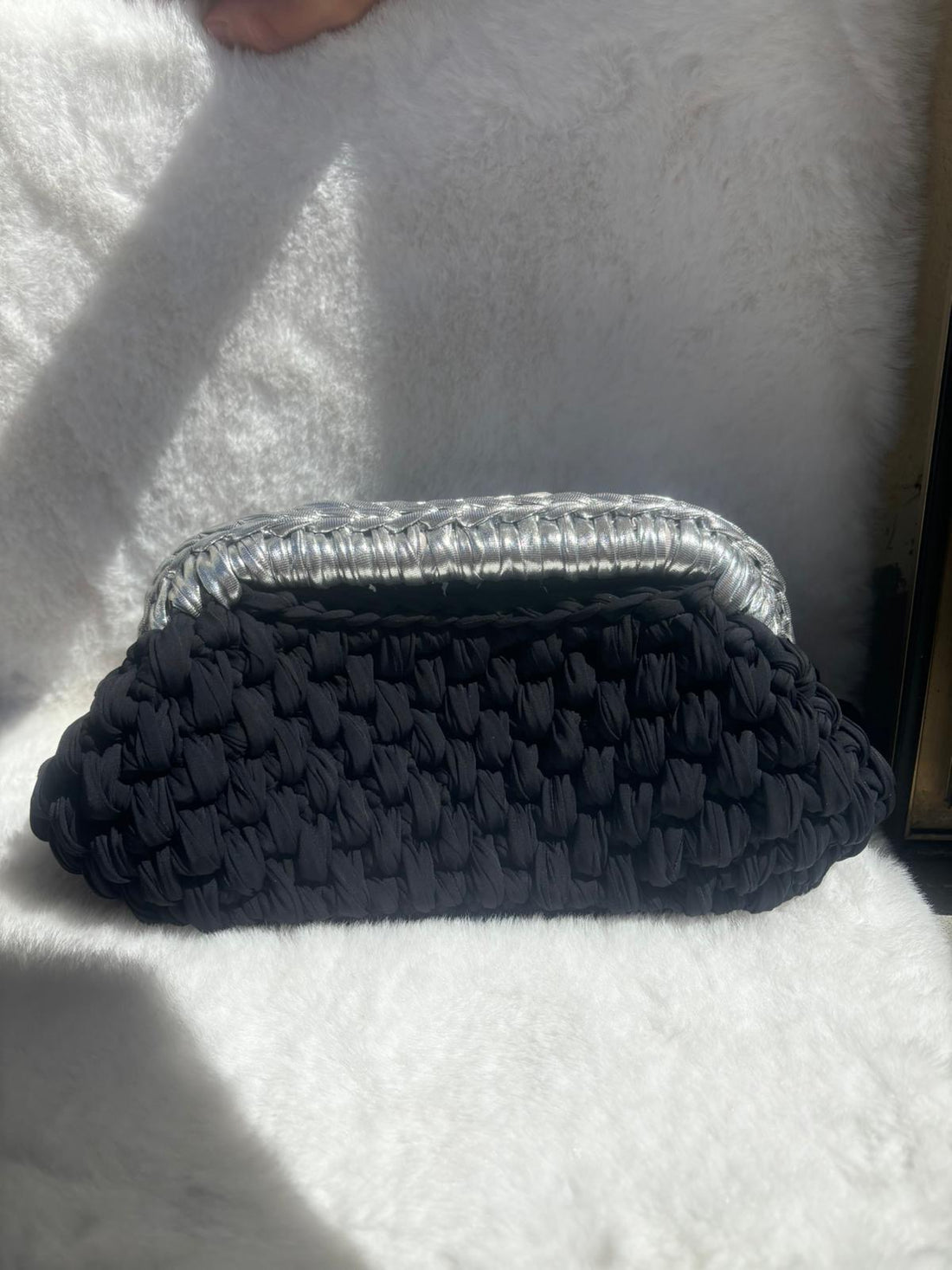 Borsa nera con dettagli