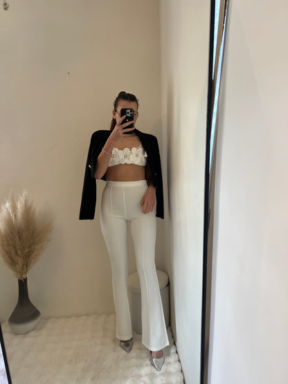 Pantalone a zampa bianco