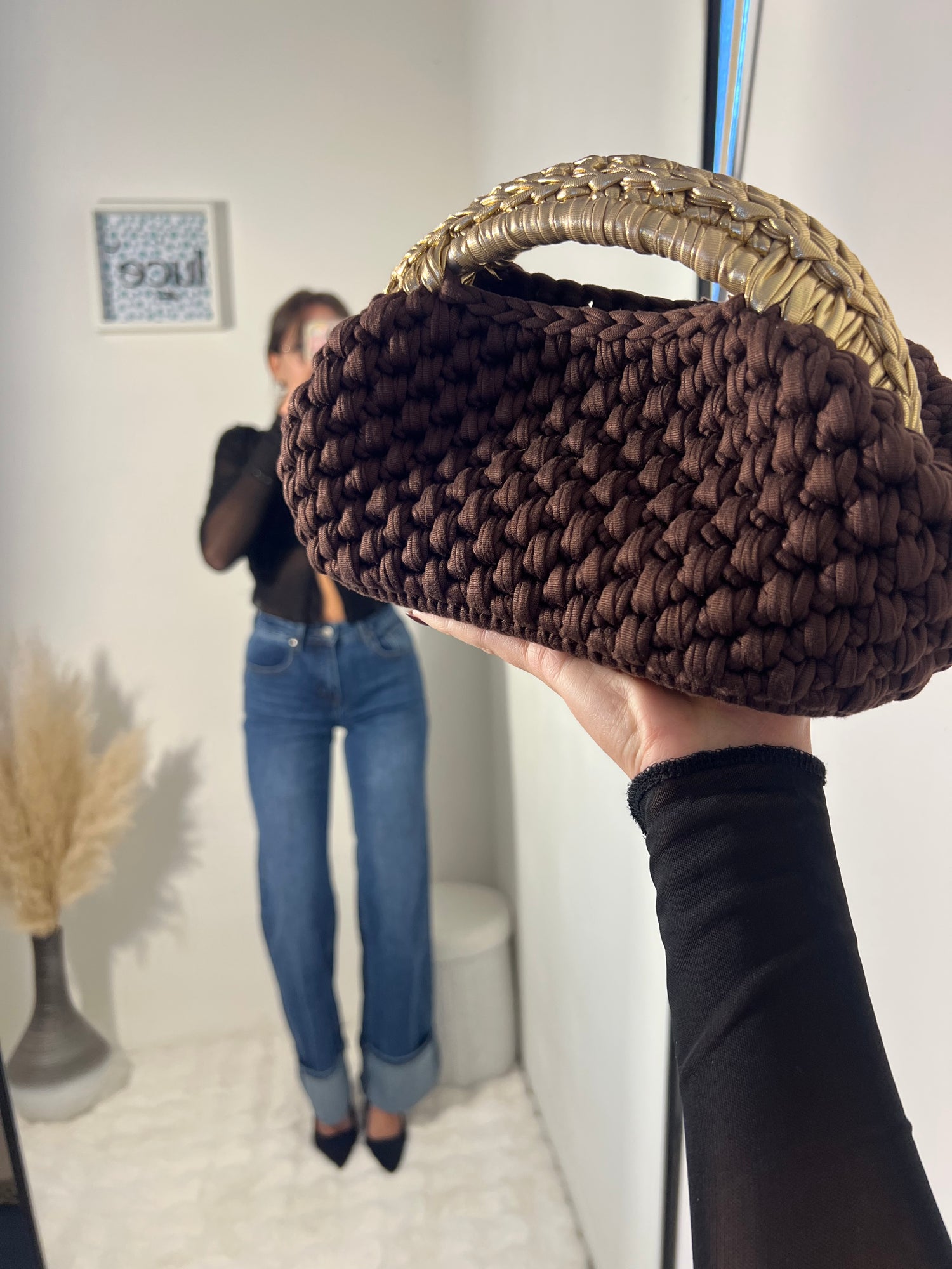 Borsa marrone con dettagli