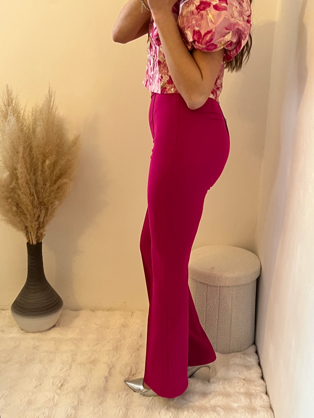Pantalone a zampa fucsia
